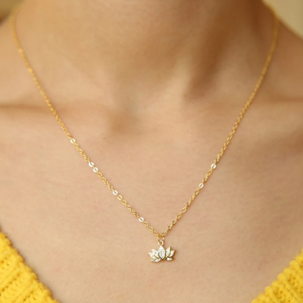 🌸gold plated yoga lotus flower necklace - Picture 4 of 4